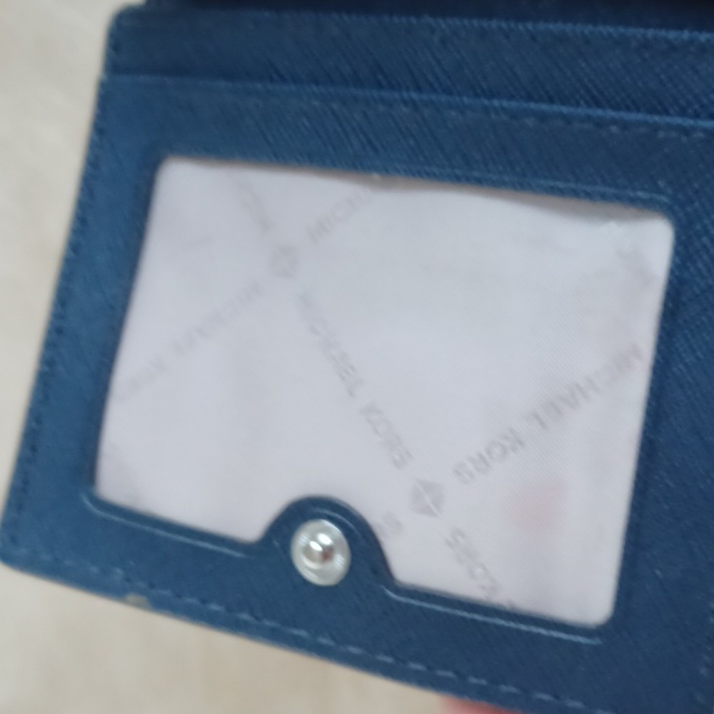 Michael Kors Wallet - Picture 6 of 16